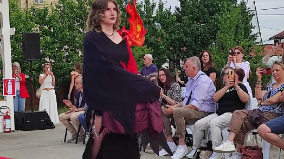 Applausi per gli abiti del liceo artistico Sella di Biella